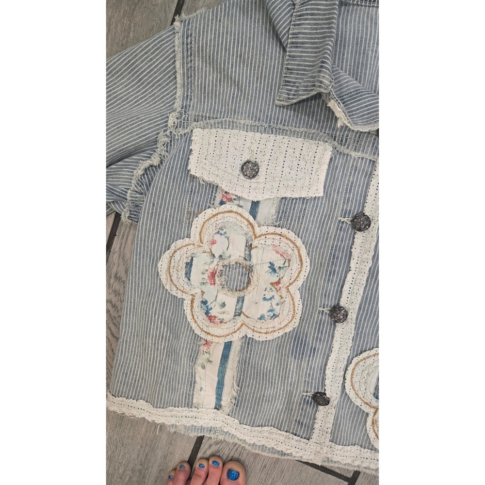 POL Clothing Blue Pinstripe Floral Patchwork Denim Jacket Lace Trim Small UWT513 - Picture 3 of 8